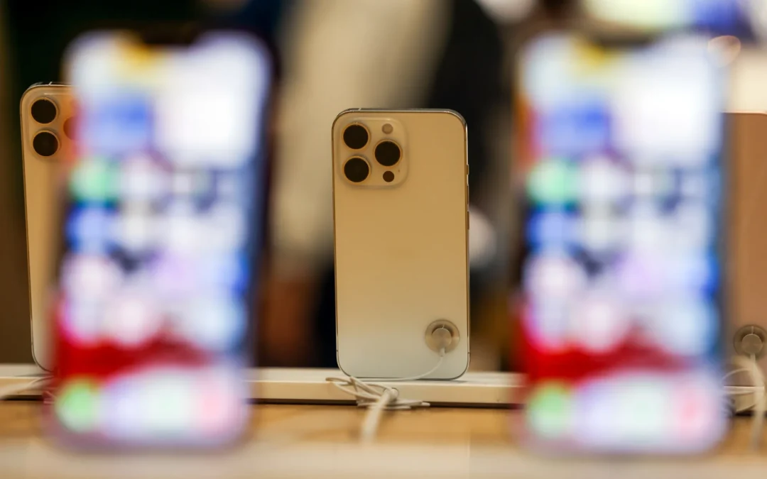 Senior Fitness and Communication: Essential Phone Services for Active Aging