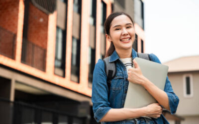 Escuelas Secundarias Que Ofrecen Computadoras Portátiles Gratis: Lo Que Padres y Estudiantes Deben Saber
